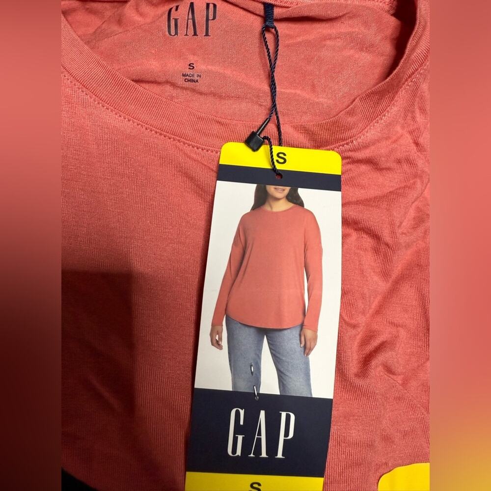 GAP Women's Coral Long Sleeve Tee Size S and L NWT